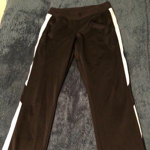 Sleek athletic pants 💕